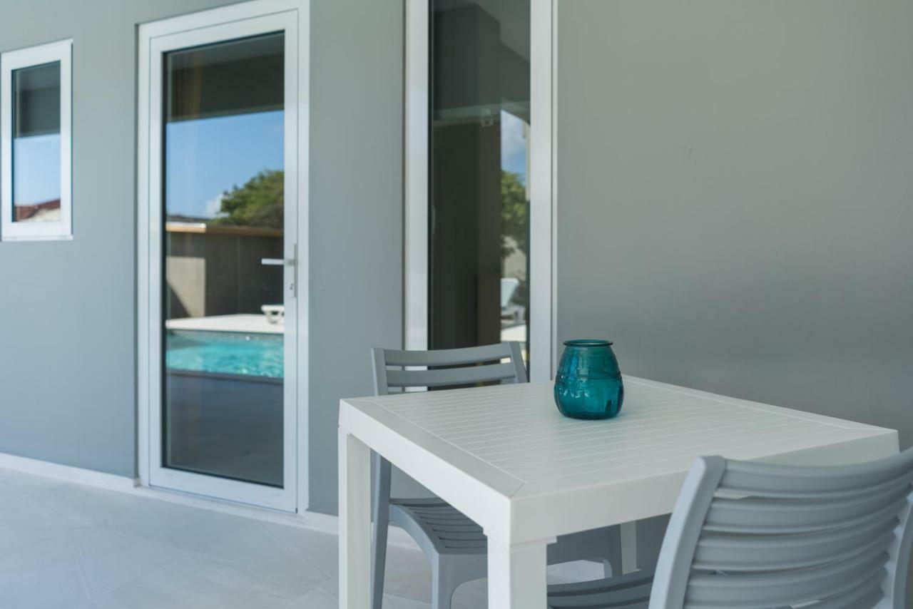 Hideout Suites - From Eagle Beach Palm Beach Exterior foto
